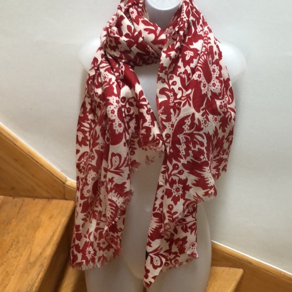 Torino Open weave light wool scarf shawl red & off white. Drapes beautifully - Picture 2 of 6